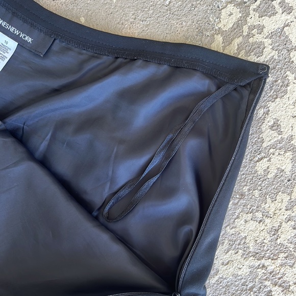 Like new Jones New York black lined skirt - Picture 14 of 15